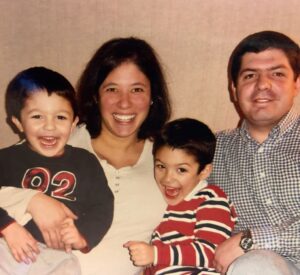 Mlnica y michel con sus hijos