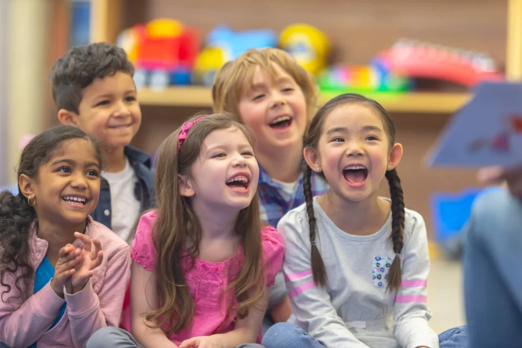 Niños riendo
